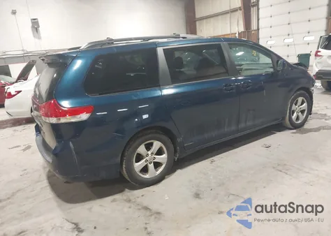 2011 Toyota Sienna Le V6 z USA, uszkodzony, nr VIN 5TDKK3DC5BS095681